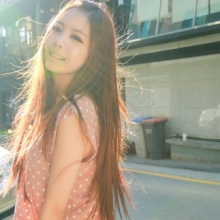 �ľ�����Ů��ͷ�񣬴����۾�������΢Ц��ɫͷ����ĺ���