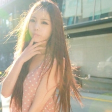 �ľ�����Ů��ͷ�񣬴����۾�������΢Ц��ɫͷ����ĺ���