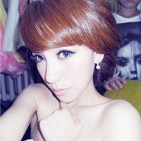 ����Ψ��Ů��ͷ�� �⾳�񾲾���һ���˰���һ��