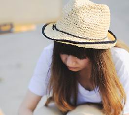 �¶��˸�Ů����һ�����ں�������QQͷ��