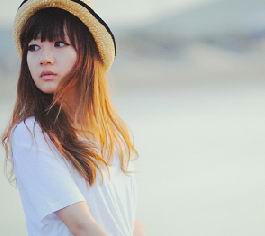 �¶��˸�Ů����һ�����ں�������QQͷ��