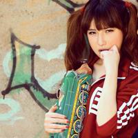 �¶��˸�Ů����һ�����ں�������QQͷ��