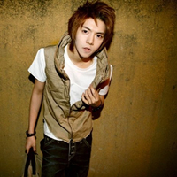 ���Է�����ͷ��������Ӧ�ÿ�һ��˧һ��