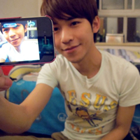 ���Է�����ͷ��������Ӧ�ÿ�һ��˧һ��