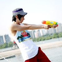 ���Է�����ͷ��������Ӧ�ÿ�һ��˧һ��