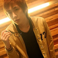 ���Է�����ͷ��������Ӧ�ÿ�һ��˧һ��