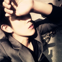 ���Է�����ͷ��������Ӧ�ÿ�һ��˧һ��