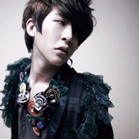 ���Է�����ͷ��������Ӧ�ÿ�һ��˧һ��