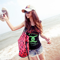 ��̬�˸�Ů��ͷ����˳����������һ���˵Ĺ¶�