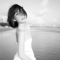 ��̬�˸�Ů��ͷ����˳����������һ���˵Ĺ¶�