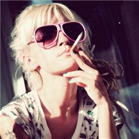 ��ק�ĸ���Ů��ͷ����Ȼ���Ѿ�Զ�����������ȴ�������ҵ�����