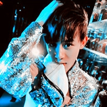 �����˸�QQ����ͷ�����˵�ʱ�������ö�����ס��