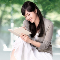 ������ȻΨ��Ů��ͷ�񣬺�ɫ������ɫ��Ҷ�����������������