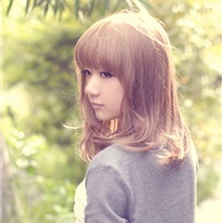 ������ȻΨ��Ů��ͷ�񣬺�ɫ������ɫ��Ҷ�����������������