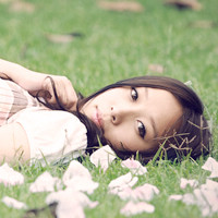 ������ȻΨ��Ů��ͷ�񣬺�ɫ������ɫ��Ҷ�����������������