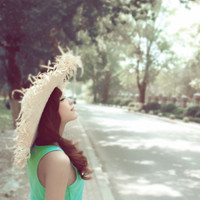 ������ȻΨ��Ů��ͷ�񣬺�ɫ������ɫ��Ҷ�����������������