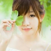 ������ȻΨ��Ů��ͷ�񣬺�ɫ������ɫ��Ҷ�����������������