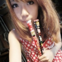 ��ǿ�Լ�΢Ц��QQŮ��ͷ����ǰ���˺��αװֻ���Լ�����ĥ