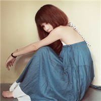 �ɰ���Ĭ��ЦŮ��QQͷ�������������վ��һ��Ц