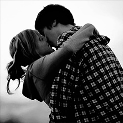 �˸��⾳�ڰ�ͷ�񣬼�ʹ�����ɻ��ǺͰ�ɫ����ҲҪ��ǿ