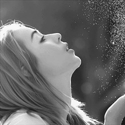 �˸��⾳�ڰ�ͷ�񣬼�ʹ�����ɻ��ǺͰ�ɫ����ҲҪ��ǿ