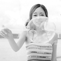 �˸�qq�ڰ�ͷ��Ů�������ǵ���������չ¶����