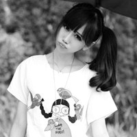 �˸�qq�ڰ�ͷ��Ů�������ǵ���������չ¶����