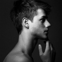 �ڰ��˸�ŷ��ͷ�񣬴��͵�����������Ȧ��ĺ��Ƿ�