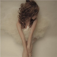 �����Ļ�ɴ��ͼƬͷ��ѩ�׵Ļ�ɴΨ���ķ羰����