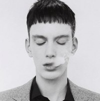 Ӣ��˧��QQ����ͷ���±������ǻ���һ�����