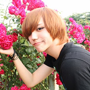 ������Ψ������ͷ�񣬴��ź�ñ�Ӻ��۾�����ĺ��J