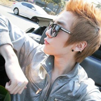 ������Ψ������ͷ�񣬴��ź�ñ�Ӻ��۾�����ĺ��J