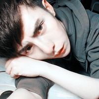 ������Ψ������ͷ�񣬴��ź�ñ�Ӻ��۾�����ĺ��J