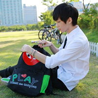 ������Ψ������ͷ�񣬴��ź�ñ�Ӻ��۾�����ĺ��J