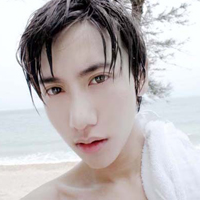 ������Ψ������ͷ�񣬴��ź�ñ�Ӻ��۾�����ĺ��J