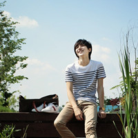 ������Ψ������ͷ�񣬴��ź�ñ�Ӻ��۾�����ĺ��J