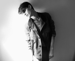 ��ɫ�˸�ʧ�������ͷ��������̫����ʹȴ��˵������ô��