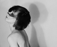 ��ɫ�˸�ʧ�������ͷ��������̫����ʹȴ��˵������ô��