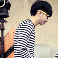 ��������ͷ��һ��һ��QQͷ�����Ǿ���ϲ���������µĺڰ������·�