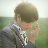 ���۾���˧������ͷ�񣬺ܾɣ��ܾɤη紵ɢ��������ξ�������