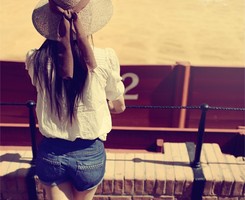 �������⾳Ů��ͷ��������ʱ�����У�������ʱĪǿ��