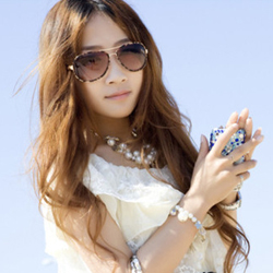 �ܿ�ĸ���Ů��QQͷ�����ճĺ�װ  ����˭����