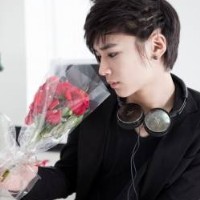 ʱ�з��͵�˧������qqͷ������Ҫʱ�̱������Լ�����Ů��