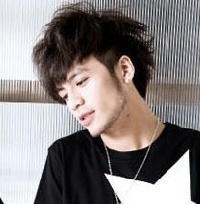 ˧��������������ͷ�����㱳����и��Ҹ���Ů��