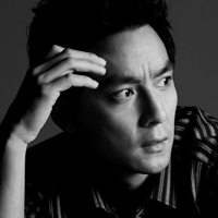 ˧��������������ͷ�����㱳����и��Ҹ���Ů��