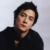 ˧��������������ͷ�����㱳����и��Ҹ���Ů��