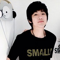 ����QQ������������ͷ�񣬹���������ֵı��鶺Ц��