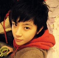 ����QQ������������ͷ�񣬹���������ֵı��鶺Ц��