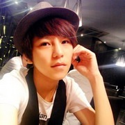 ����QQ������������ͷ�񣬹���������ֵı��鶺Ц��