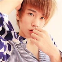 ����QQ������������ͷ�񣬹���������ֵı��鶺Ц��